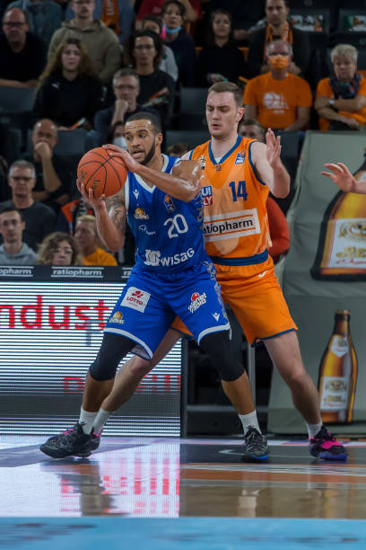 他的观点是 他的观点是